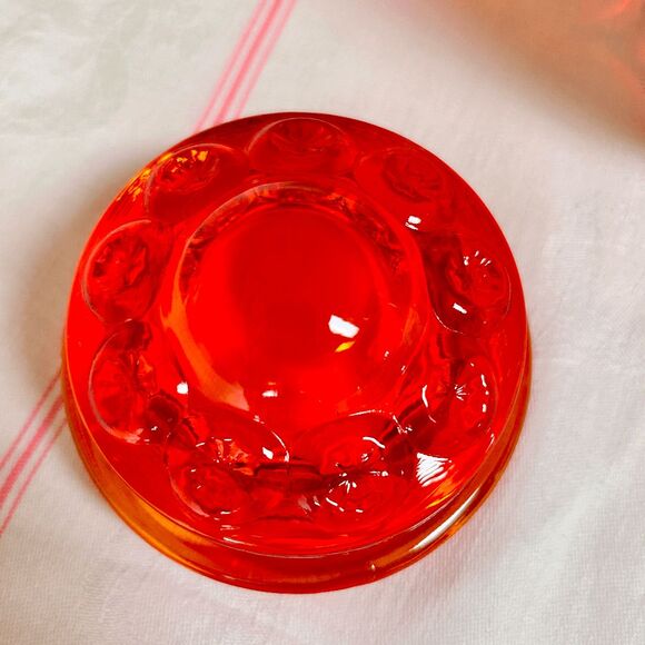 Vintage L.E. Smith Glass Moon and Stars Amberina Medium Lidded Canister - Picture 5 of 7